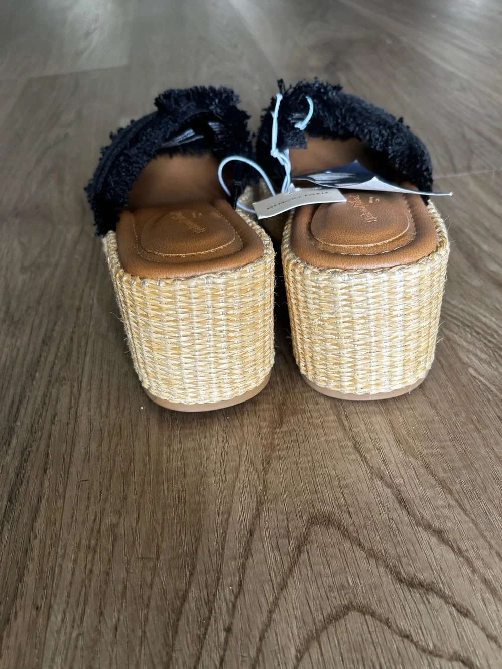 Universal Thread Black Memory Foam Frayed Platform Sandals Size 8